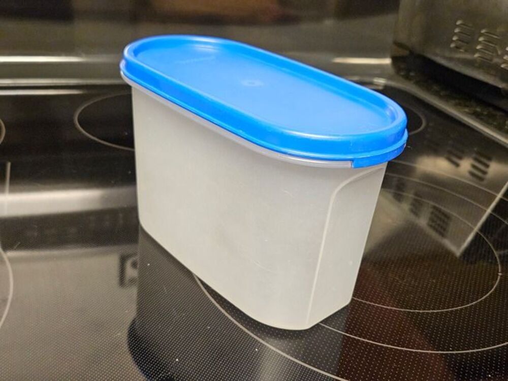 Vintage Tupperware Oval Modular Mates 4.5" 1612-1 With Blue Lid